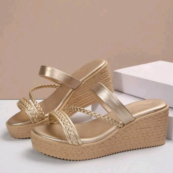 Women's Woven Decorated Grass Pattern Platform Sandals With Gold Wedge Heel - Picture 3 of 6